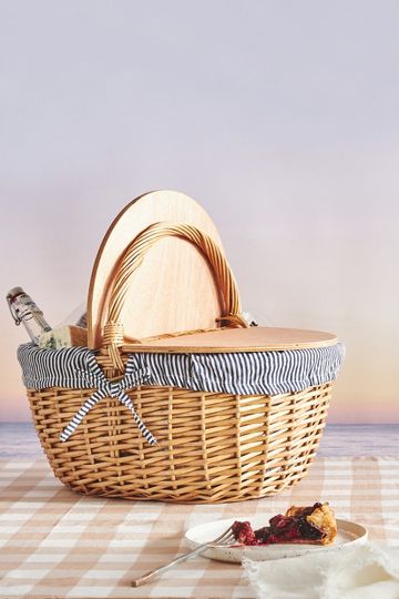 Countryside Picnic Basket
